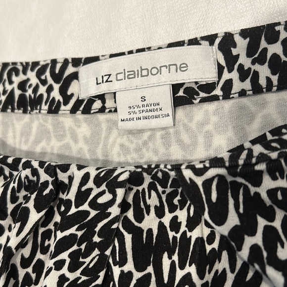 Liz Claiborne Size Small Animal Print Top 1/2 Sleeve Worn Once Black and White - Picture 5 of 6